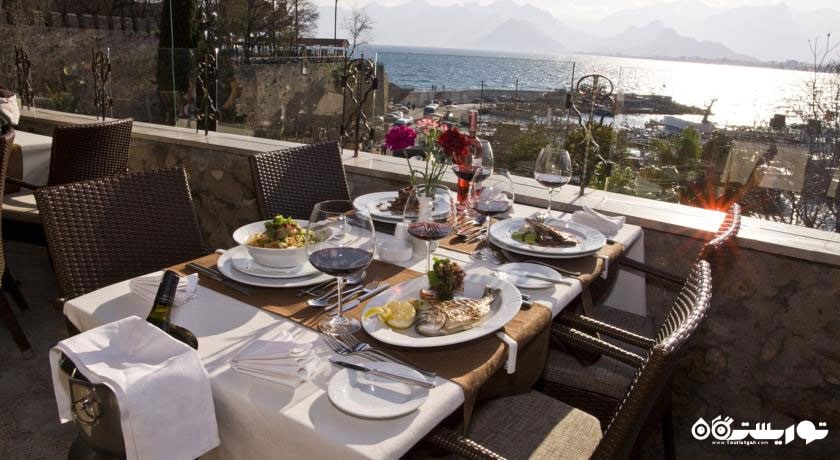 رستوران فضای باز هتل تو تاو ترک اویل